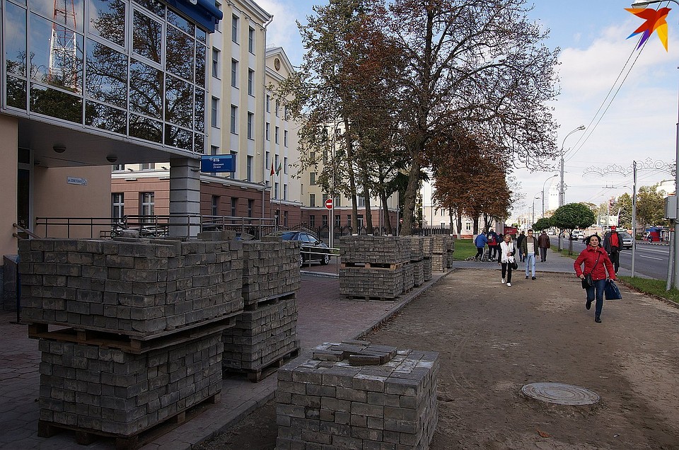 На центральной улице Гомеля проходят масштабные работы по замене плитки Фото: Павел МИЦКЕВИЧ