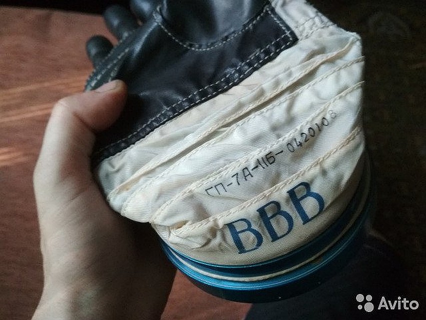 Перчатка Владимира Васютин, которая продается за 200 тысяч рублей Фото: из личного архива героя(ев) публикации