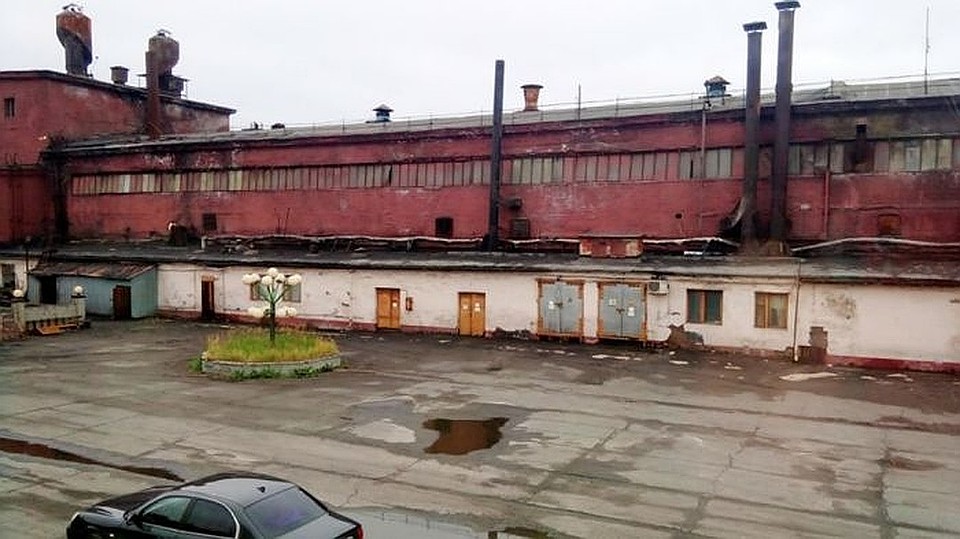 Многие работники, чтобы прокормить семьи, были вынуждены взять кредиты