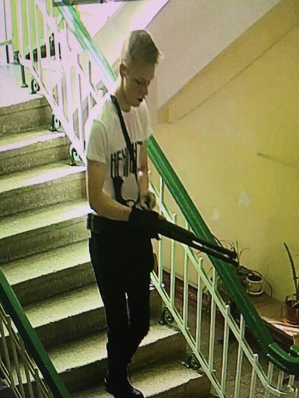 Уже известно, что у стрелка было не полуавтоматическое, а помповое ружье