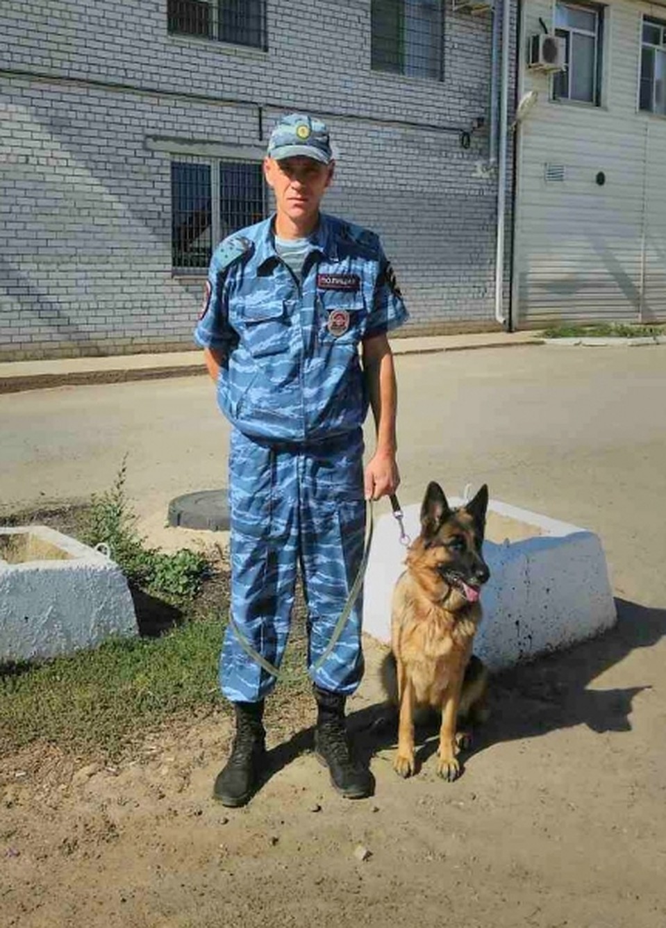 Андрей Карпенко и Ренесми работают вместе вот уже три года. Фото: УМВД по Астраханской области