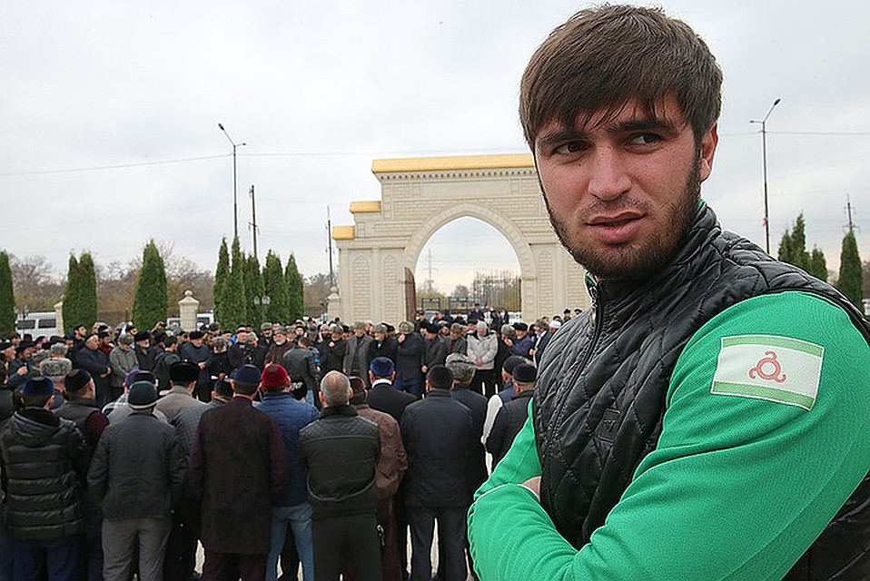 Участник митинга в Назрани, октябрь 2018 года. ФОТО Елена Афонина/ТАСС