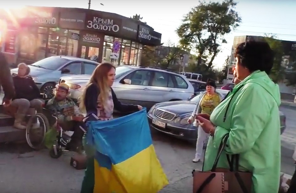 Алена считает, что жители Бахчисарая очень бдительные и не допустят никаких беспорядков. Фото: кадр видео.
