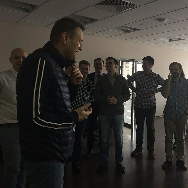 Виталий рассказывает, что приносили в коробке из-под обуви Фото: GLOBAL LOOK PRESS