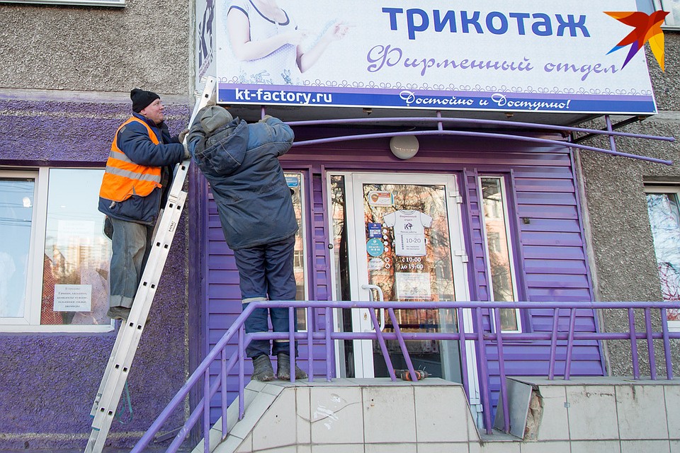 В городе начали борьбу с незаконными вывесками, которые не вписываются в утвержденный дизайн-код. Фото: Валерий ЗВОНАРЕВ