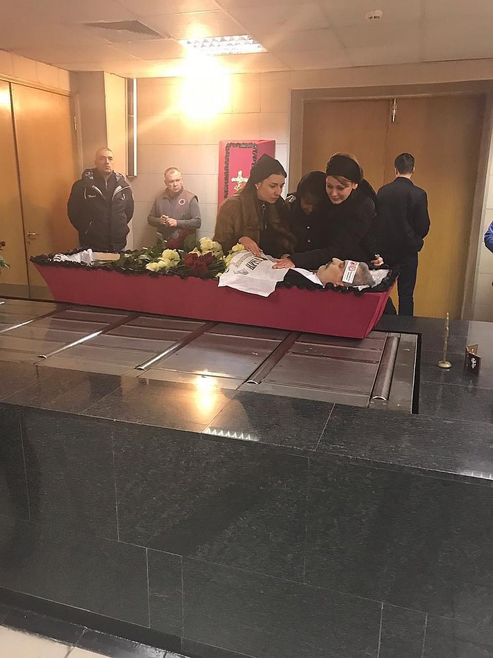 Родственники Сергея Хуторного у его гроба