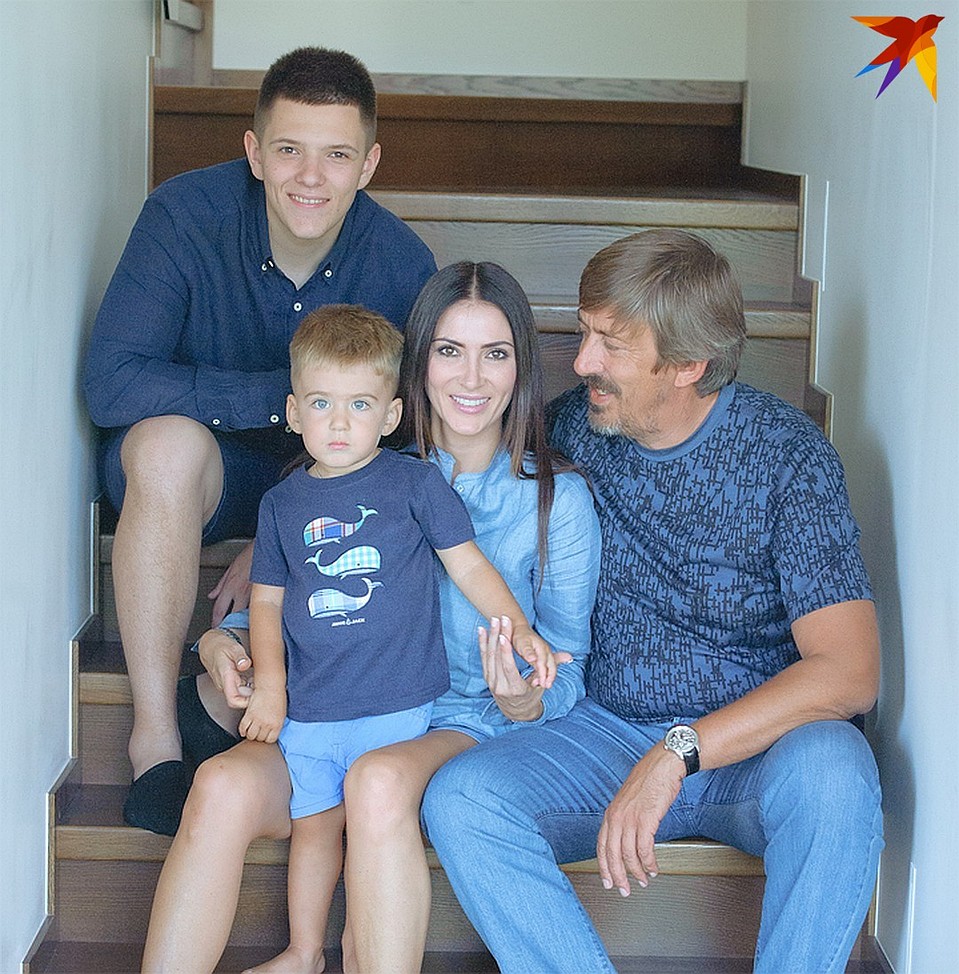 Семья Алеси - сыновья Анатоль и Макар, муж Леонид. Фото: личный архив