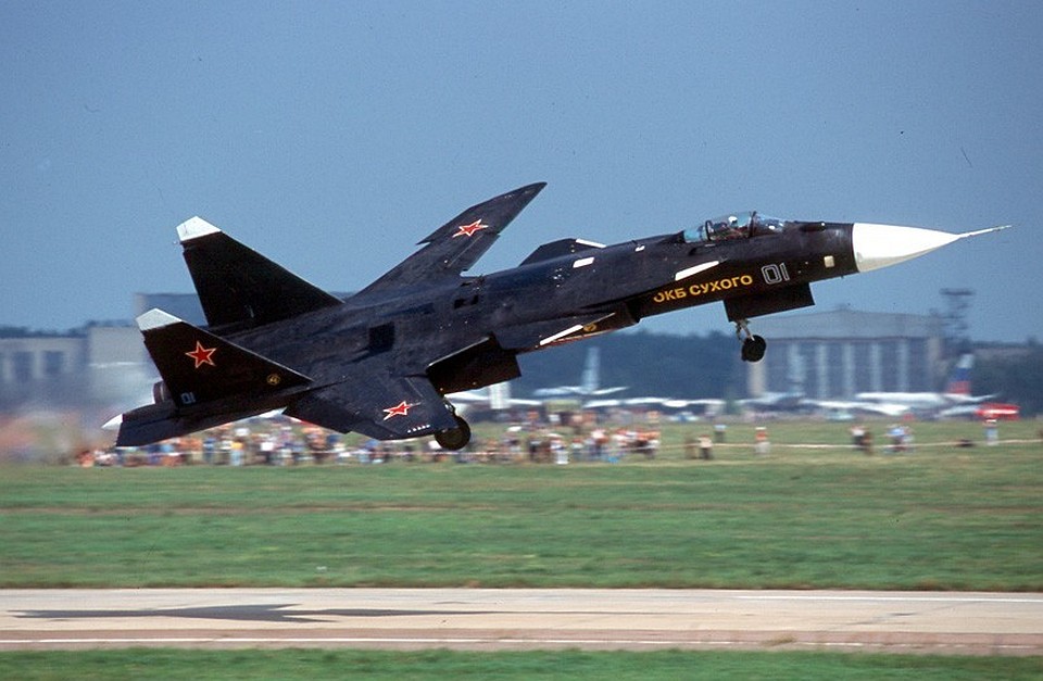 Су-47 на МАКС-2001. ФОТО wikipedia