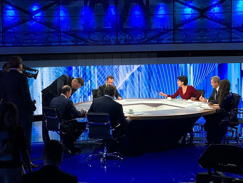 Нынешнее предновогоднее телеинтервью стало для Дмитрия Медведева одиннадцатым по счету Фото: GLOBAL LOOK PRESS