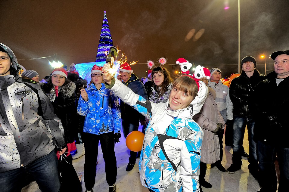 30 декабря в 18 часов на площади перед Театром-Театром откроется ледовый городок. Фото: Алексей ЖУРАВЛЕВ