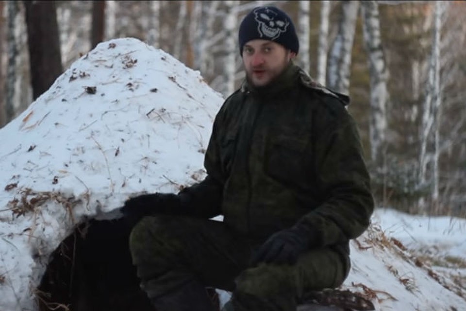 Вот в такой "пещере" мужчина провел три ночи. Фото: стоп-кадр Игорь ШЕХОРКИН.