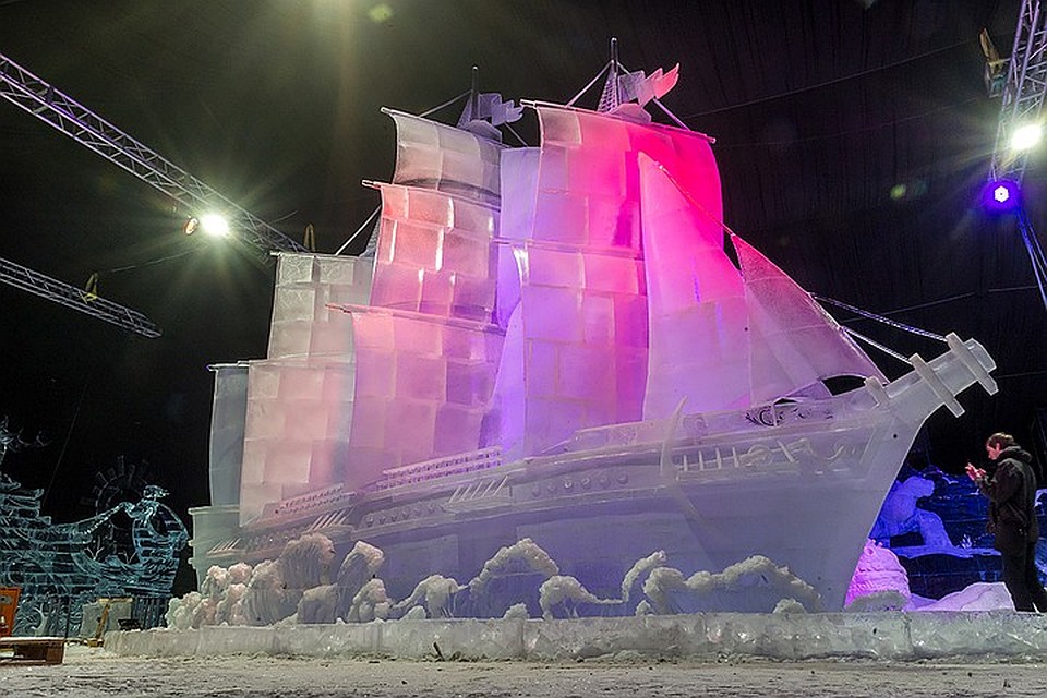 Ледовый парусник Алые паруса можно увидеть на Ice Fantasy 2019 в Петербурге. Фото: Олег ЗОЛОТО
