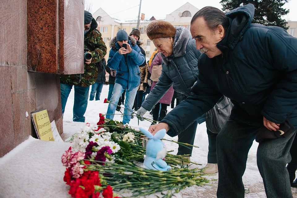 Для Челябинской области трагедия в Магнитогорске стала общим горем. Фото: Валентина ВАГАНОВА