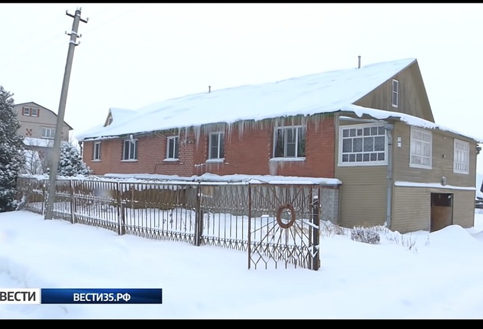 В этом доме разыгралась кровавая драма. Стоп-кадр ВЕСТИ35.