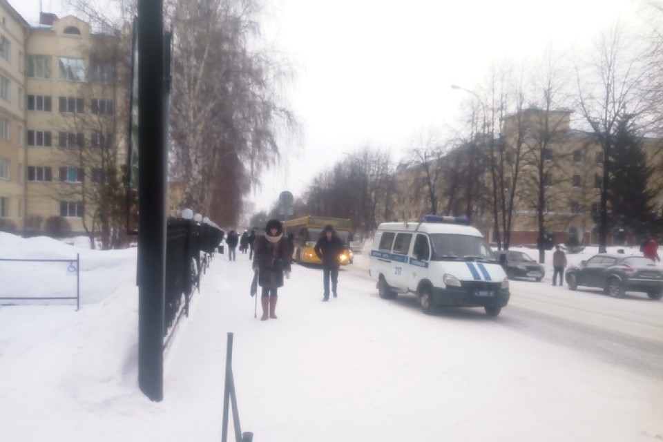 Следственно-оперативная группа обследует помещения больницы Фото: Кирилл ЧАЩИН