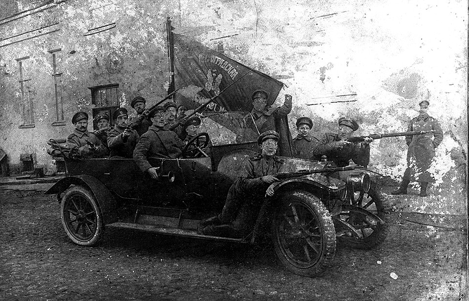 Сначала, в революцию, пьяная солдатня и матросня убивала всех, кто ей не нравился, просто по внешнему виду Фото: GLOBAL LOOK PRESS