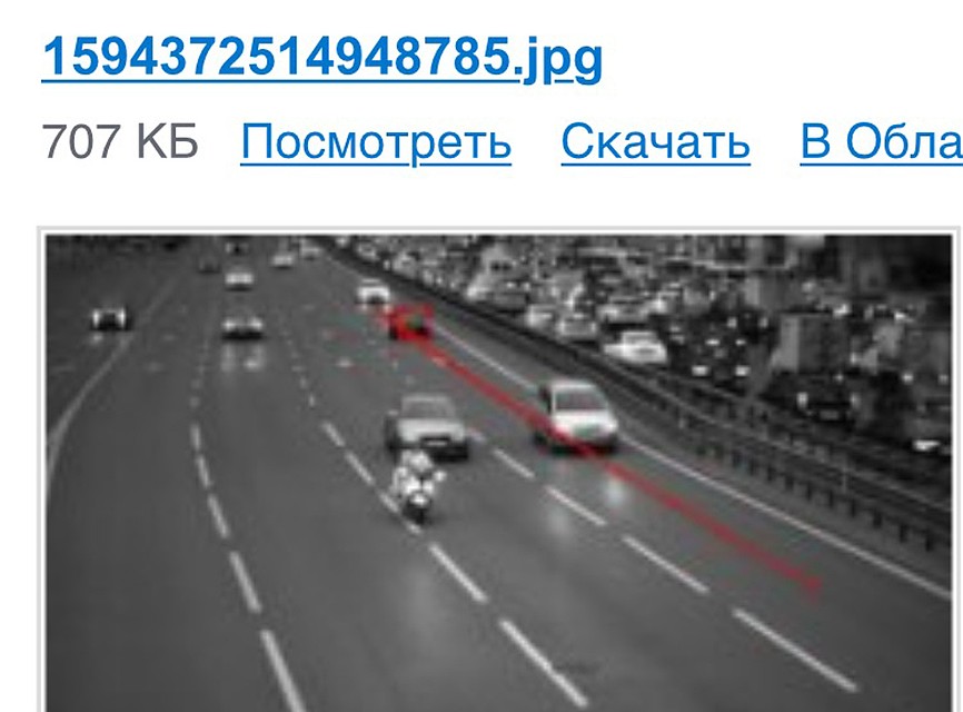 На фотографии якобы свежего дорожного нарушения обнаружился мотоцикл.