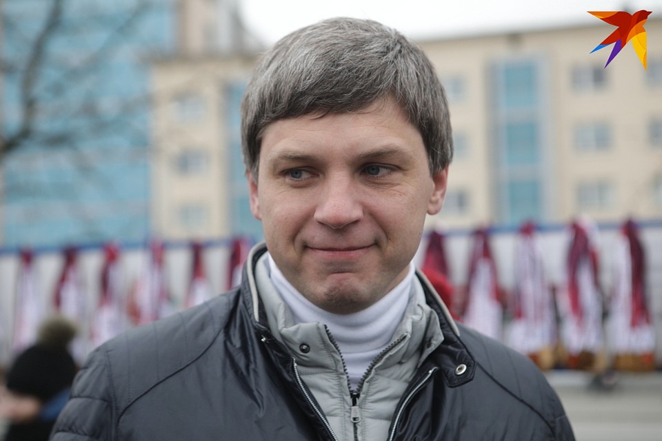 Вадим Девятовский рассказывает о забеге. Фото: Святослав ЗОРКИЙ