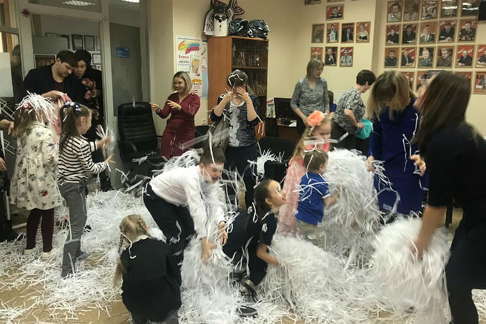 Все были усыпаны "снегом" Фото: Оксана КОЗЛОВА