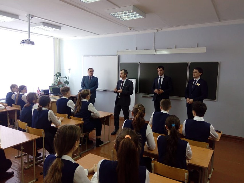 Для алтайских школьников проводят уроки с участием искусственного интеллекта Фото: Алексей КУЧЕРЯВЫХ