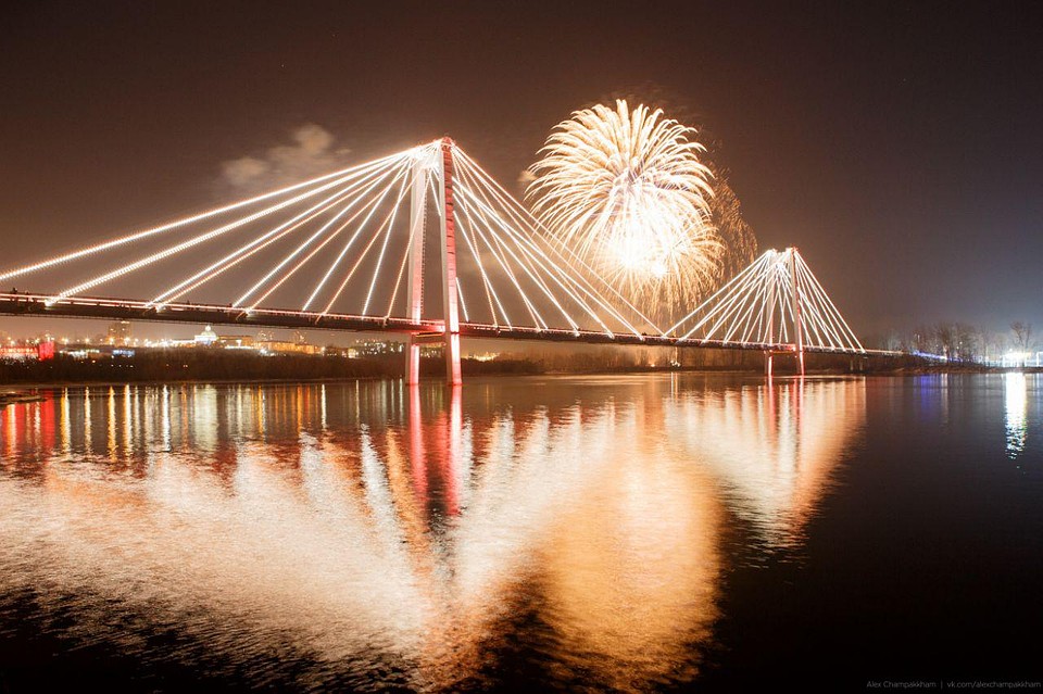 Фейерверк в честь закрытия Зимней универсиады-2019 Фото: Алекс ЧАМПАКХАМ