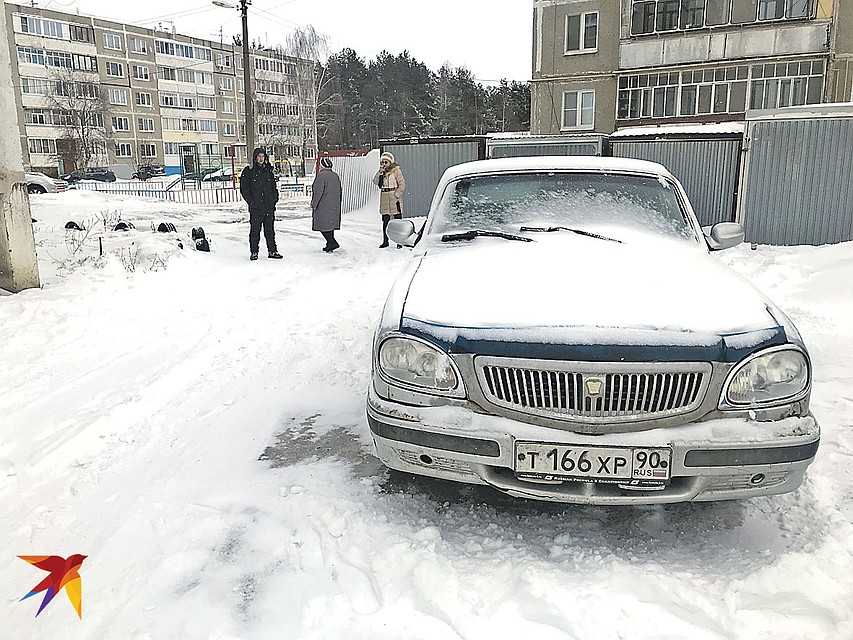 «Волга» убитого адвоката. Судя по ней, он не ставил целью заработать любым способом, в том числе на защите наркоманов... Фото: Владимир ВОРСОБИН