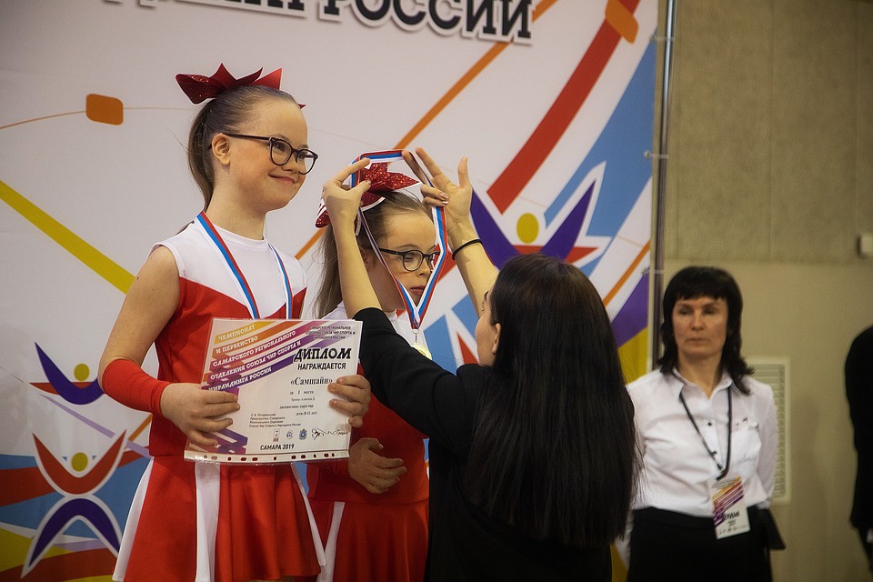 Это первое золото у пары «Samshine». Девочки - единственные в своей категории Фото: Анар МОВСУМОВ