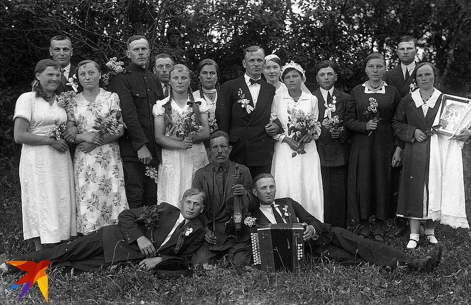 А так выглядела свадьба 1930-х в Западной Беларуси - под Любчей. Фото: Савва СИВКО, из фондов Национального исторического музея