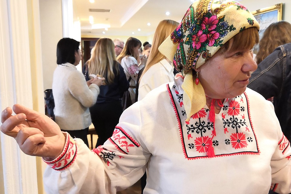 Людмила Глухоторенко уверена что сила целебных трав зависит даже от подхода к ним. Фото: Раиса ЮДИНА