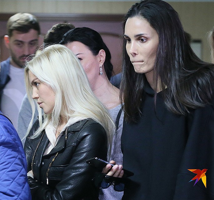 Супруги футболистов Дарья Валитова и Алана Мамаева в здании Пресненского районного суда. Фото: Владимир Гердо/ТАСС