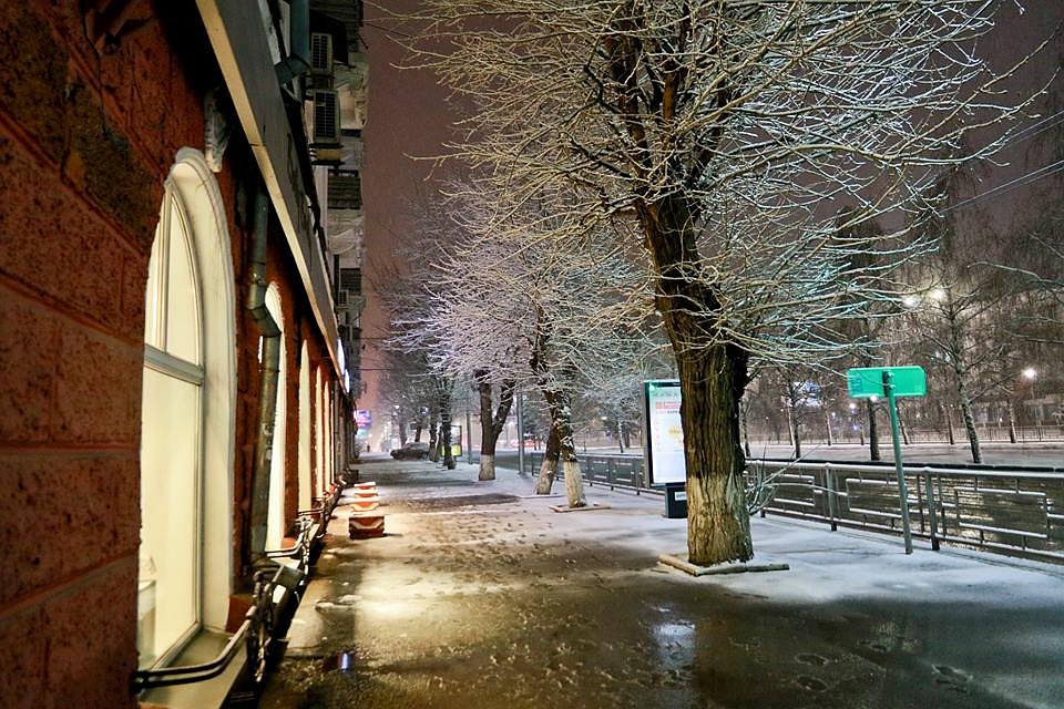 Барнаульцы пожаловались на нечищеные дороги после снегопада Фото: Олег УКЛАДОВ