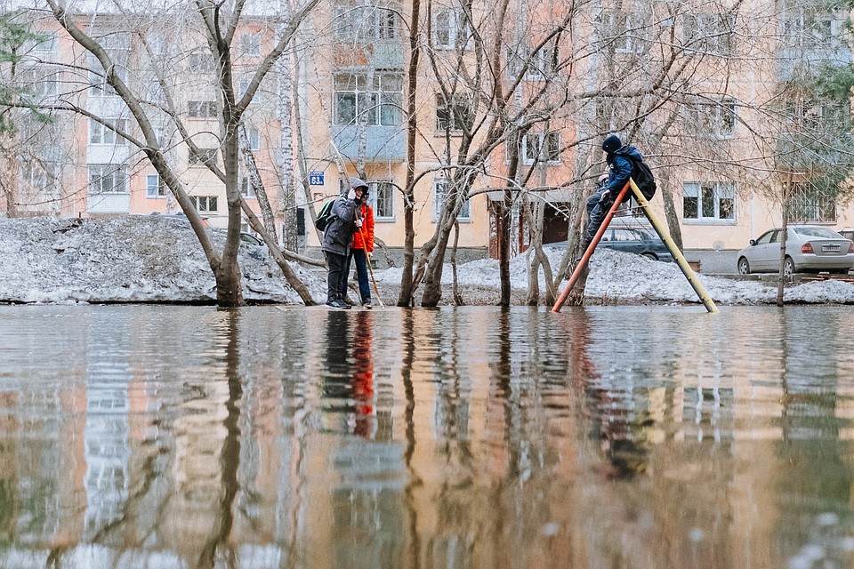 Для детей - это один из самых лучших дворов Новосибирска. Фото: Даба ДАБАЕВ