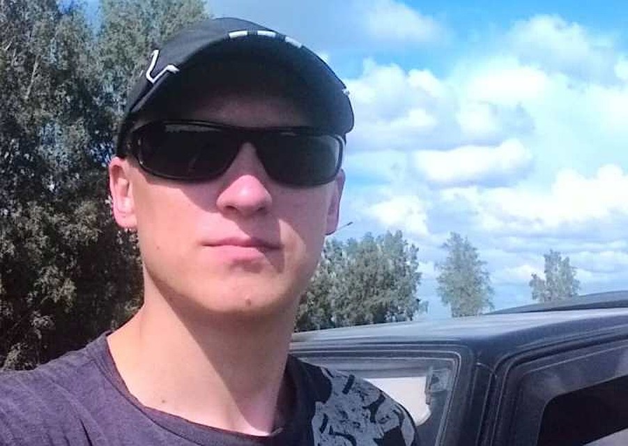 "Почему мы пошли тушить огонь? Потому, что живем здесь, с детства знаем, как это опасно", - пожимает плечами Роман. ФОТО: архив Романа Жатова.