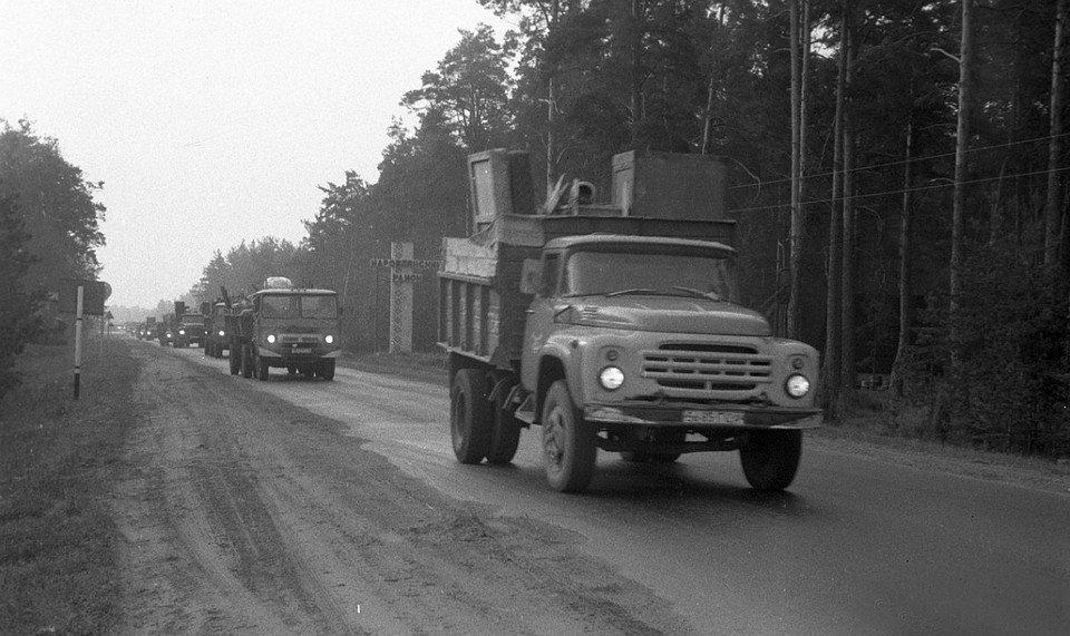 Так выглядела эвакуация людей и их имущества из загрязненной зоны. Фото: Сергей ПЛЫТКЕВИЧ
