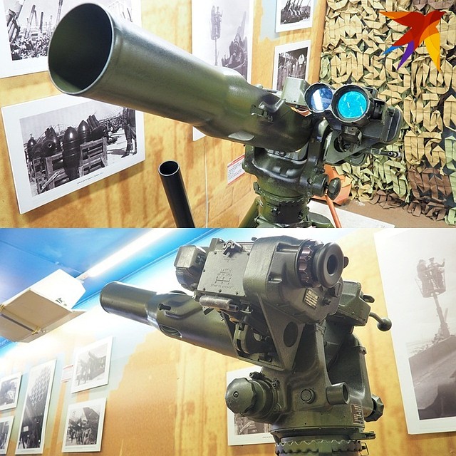 На здоровенном миномете выбито "краткое руководство пользователя" на английском. Фото: Виктор КОСТРОВ
