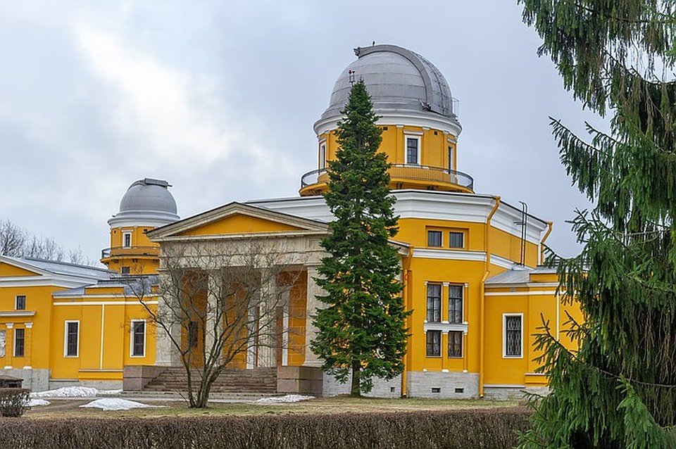 Из трех башен главного здания работает лишь одна, в экскурсионных целях Фото: Олег ЗОЛОТО