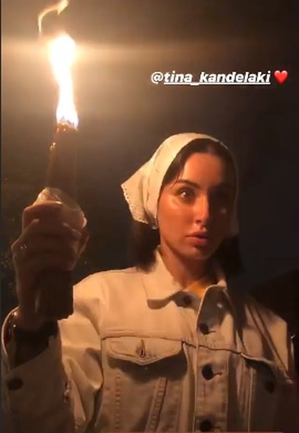 Частицу благодатного огня принесла домой Тина Канделаки Фото: www.instagram.com/natellakrapivina/