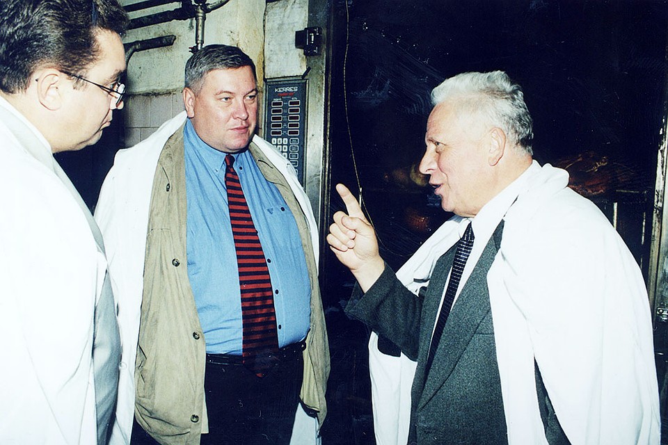 Созыв 2000-2004 гг.: председатель Законодательного Собрания Иркутской области Сергей Шишкин, депутат Илья Сумароков и руководитель аппарата Законодательного Собрания Андрей Лабыгин. Фото: архив Законодательного Собрания Иркутской области