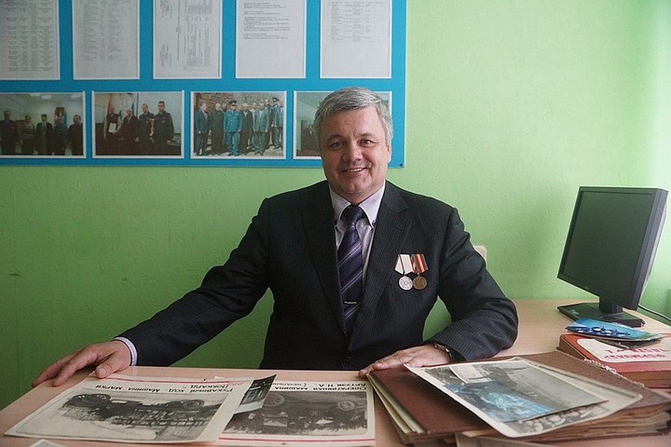 Александр Городчиков хранит награду от президента Фото: Светлана МАКОВЕЕВА