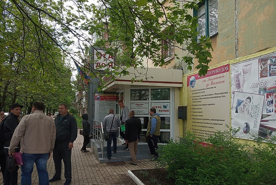 Утром в бюро переводов было не попасть - очереди расписывались на весь день