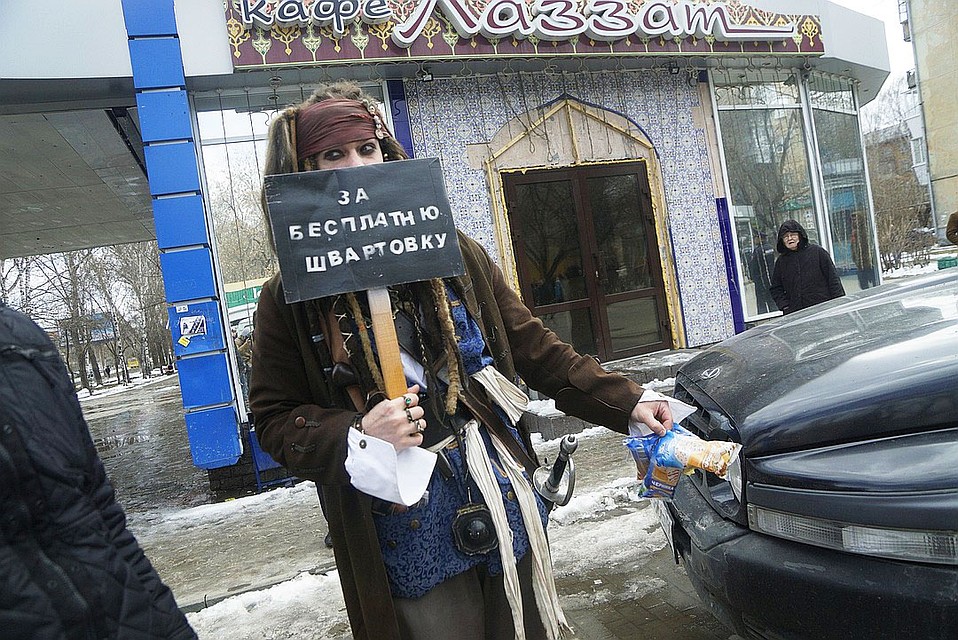 Капитан Джек Воробей - завсегдатай необычных и позитивных мероприятий города Фото: Алексей БУЛАТОВ