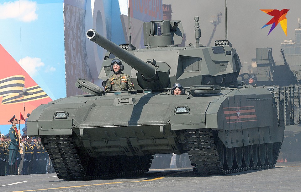 Танк "Армата" на брусчатке главной площади страны. Фото: Михаил ФРОЛОВ