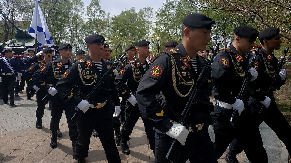 Торжественный марш Фото: Милана СОКОЛ
