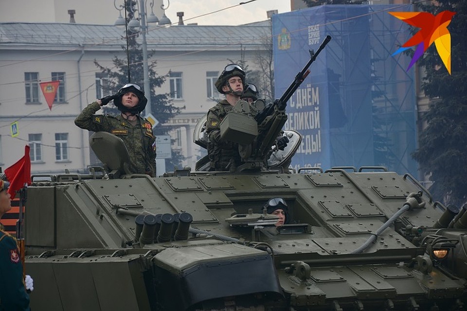 Более 2100 военных приняли участие в параде Фото: Галина Соловьева