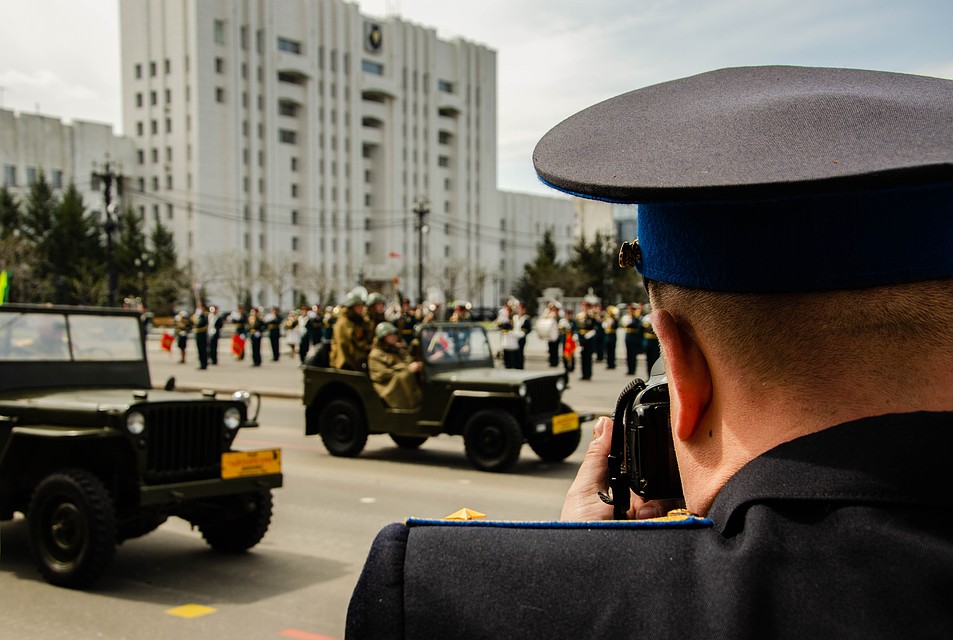 По традиции завершили демонстрации военной техники автомобили «Додж», ГАЗ-М1 и ГАЗ-АА, ЗИС-5 клуба «Авторетро». Фото: Элина ОГАНЕСЯН