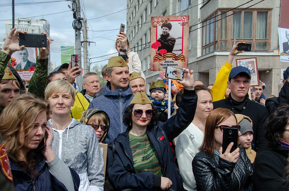 Многие даже подготовились заранее к участию в масштабном праздновании Дня Победы. Фото: Элина ОГАНЕСЯН