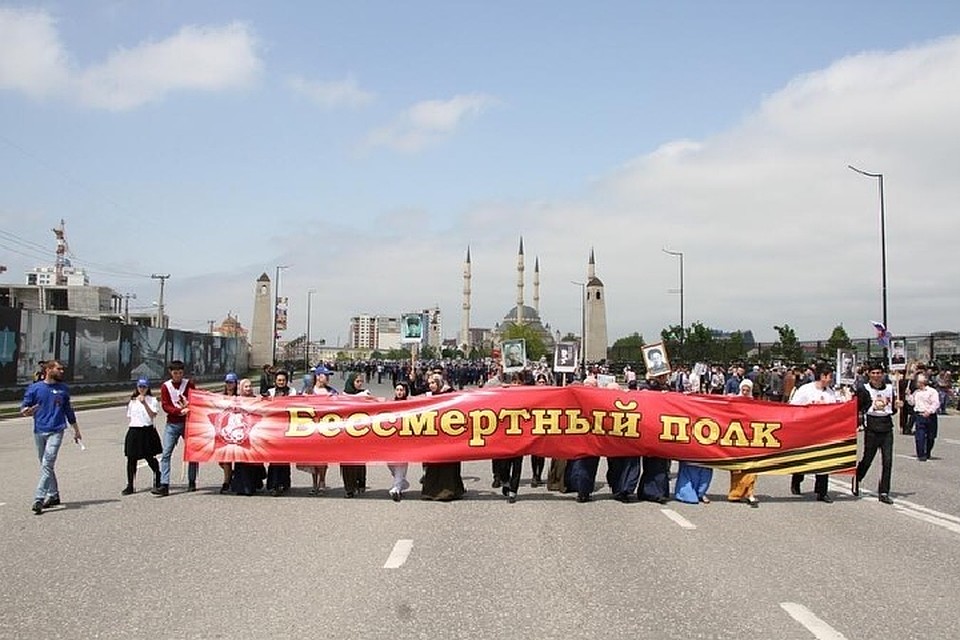 В "Бессмертном полку" прошли 15 тысяч человек Фото: СОЦСЕТИ