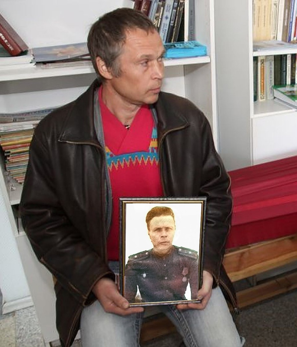 Поисковик Юрий Кершонков участвовал в передаче российской стороне найденных им останков советских воинов. Фото: Евгений КАПОВ