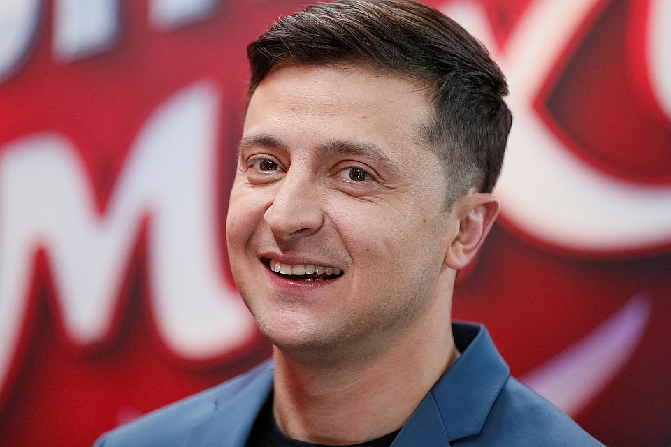 Избранный президентом Владимир Зеленский наехал на действующего (пока еще) Фото: REUTERS