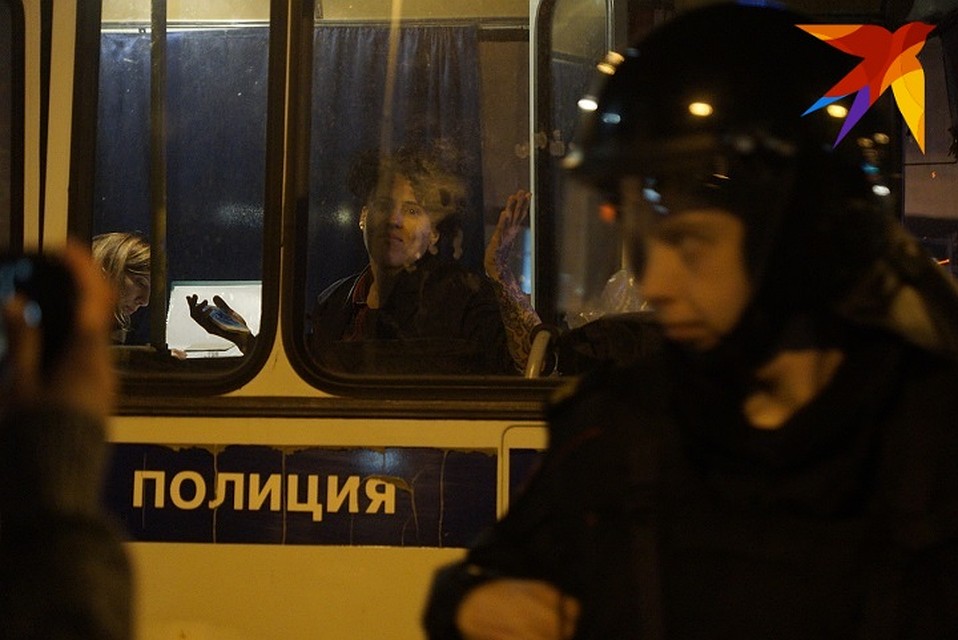 Пока в полицейском автобусе еще есть места Фото: Алексей БУЛАТОВ